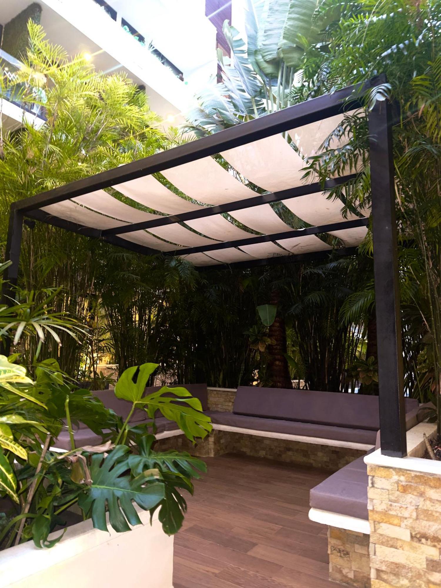 The By Menesse